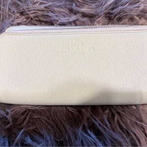 Coach Mint  Leather Zip accordian wallet